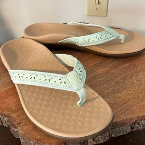 Size: 10 US Women’s